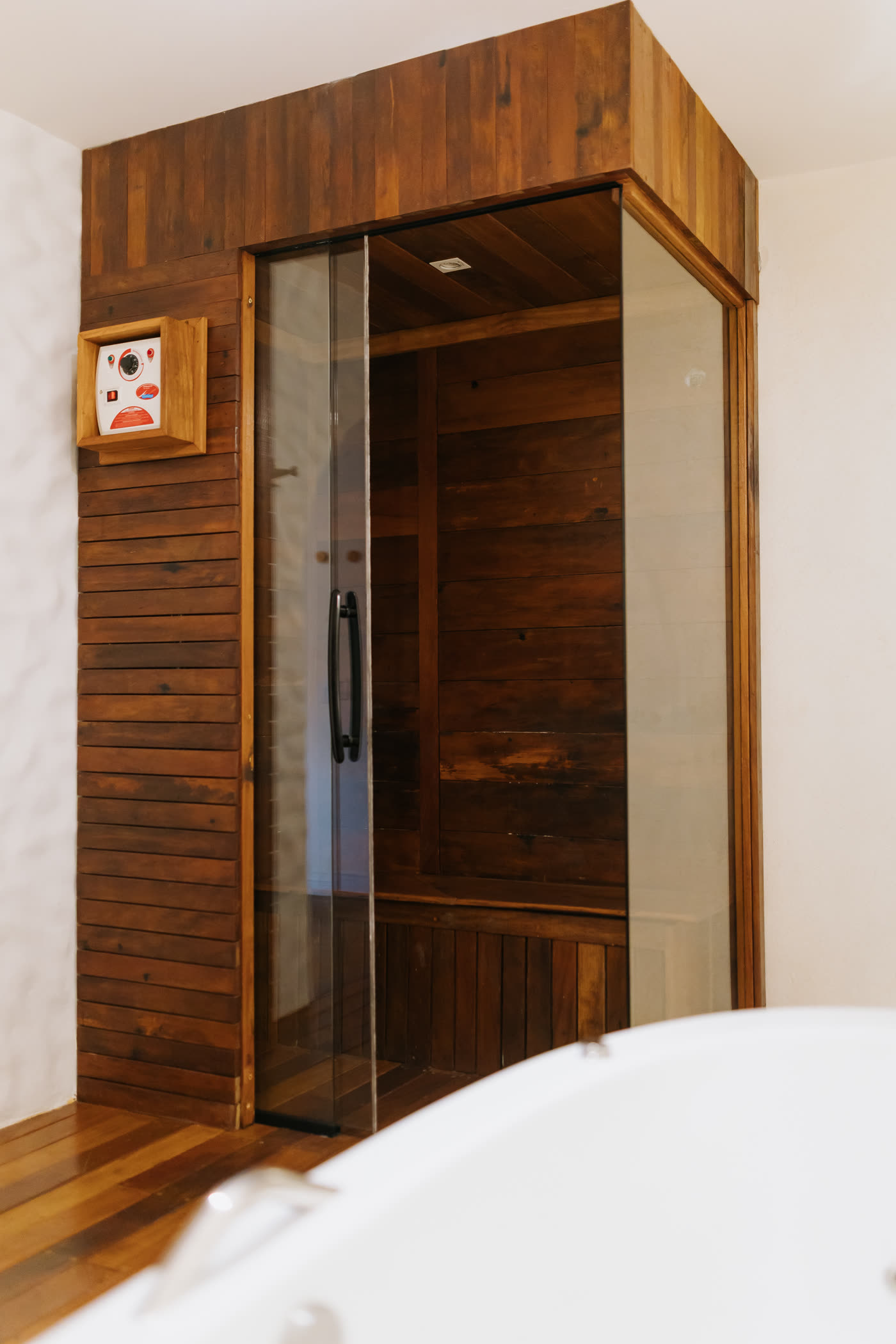 Sauna de madeira do Flow, que pode ser somada ao Abhyanga