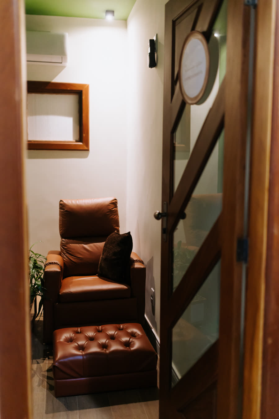Sala do Flow com poltrona reclinável de couro, para o descanso