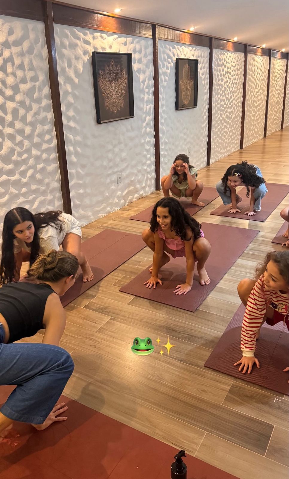 Prática lúdica de yoga com a Professora Jade no SPA Kids