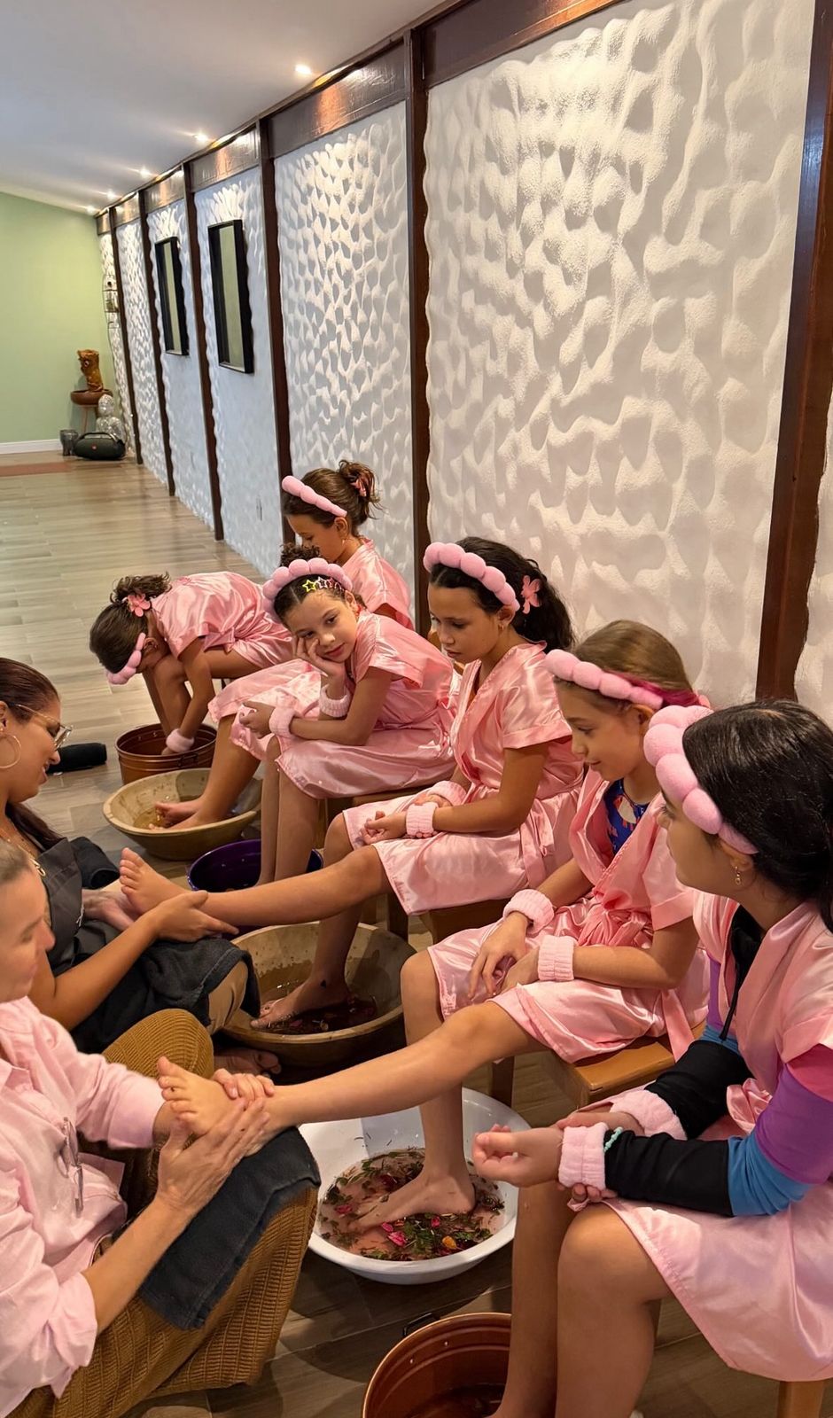 Escalda-pés com ervas, detalhe do ritual de cuidado