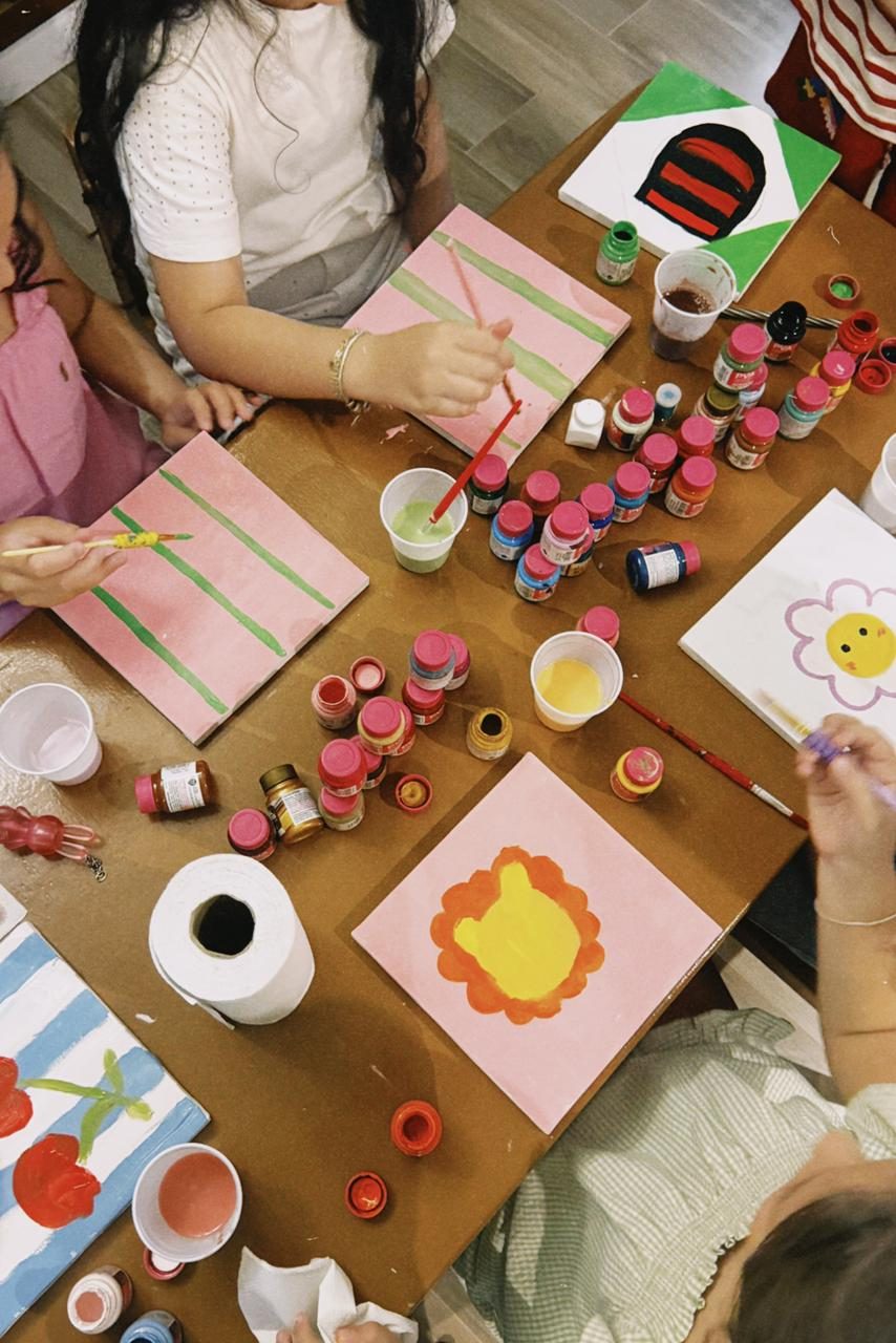 Ateliê de pintura durante o SPA Kids do Flow